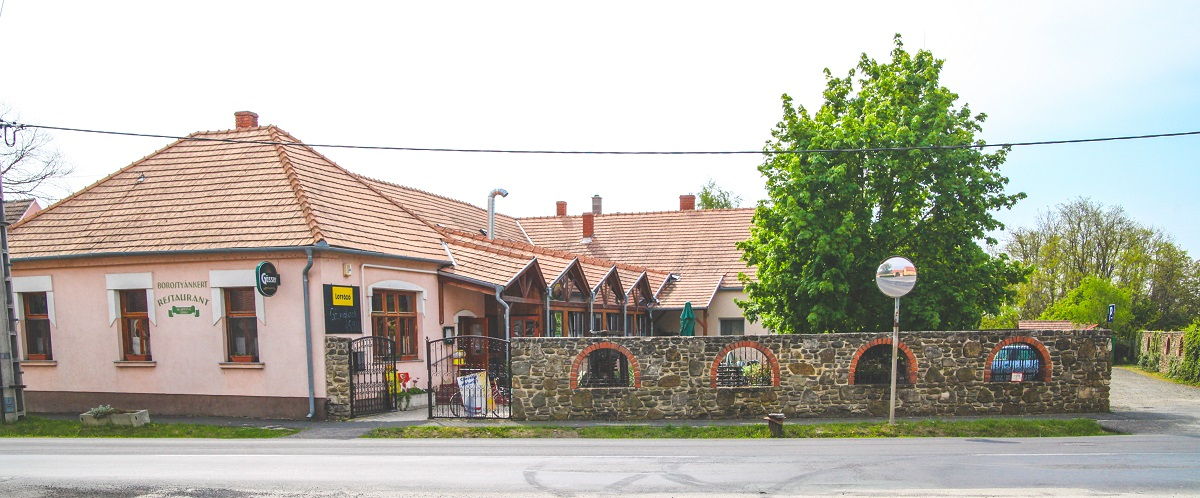 Borostyánkert Vendéglő és Tekéző