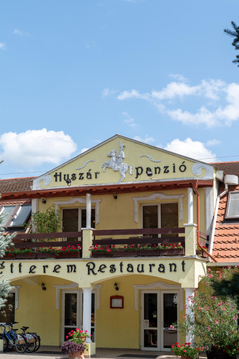 Huszár Panzió és Étterem